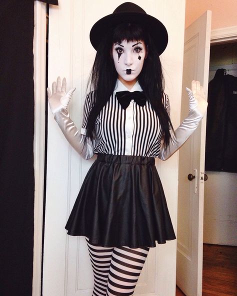 mime costume Mine Costume, Best Halloween Costumes For Women, Mime Costume, Clown Costume Women, Mime Makeup, The Best Halloween Costumes, Diy Costumes Women, Halloween Costumes For Women, Best Halloween Costumes