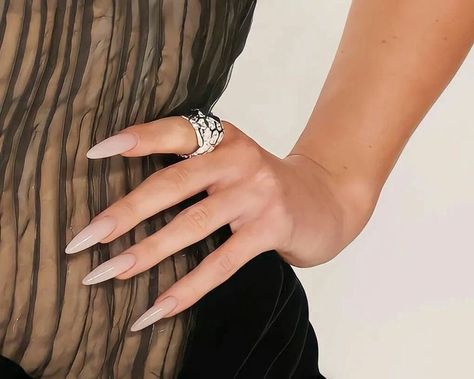 Kylie Jenner Nails Square, Nails Inspiration Kylie Jenner, Uñas Kylie Jenner, Kardashian Nails, Elegant Almond Nails, Trendy Almond Nails, Kylie Nails, Kylie Jenner Nails, Kutek Disney