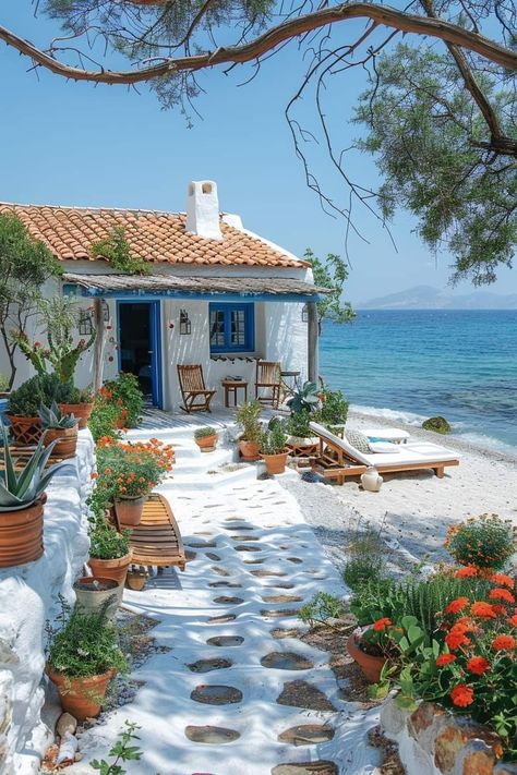 Greek Cottage, Island Style Decor, Greece House, Small Beach Houses, Greek Villas, Seaside House, Beach House Exterior, Greek House, Dream Beach Houses