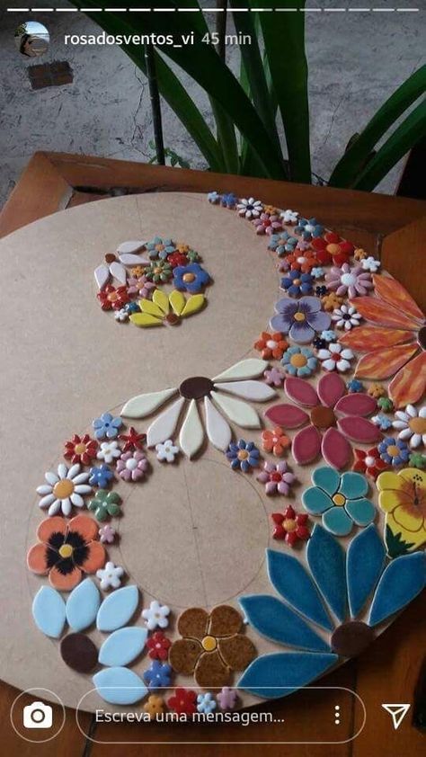 Flower Mosaic Ideas, Mosaic Christmas Trees, Vitromosaico Ideas, Mosaic Tiles Crafts, Mosaic Art Diy, Mosaic Flower Pots, Mosaic Garden Art, Mosaic Art Projects, Floral Mosaic