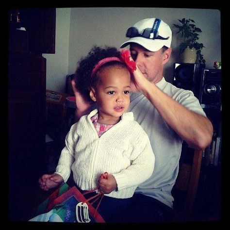 Father doing his African American/white daughter's hair...This picture is so full of love! #interracial #Afro-Americans #biracial #father #daughter #hair #interracialrelationship #blackandwhite #sweet #love #whitemendatingblackwomen.club Interracial Family, Interracial Relationships, Color Blind, Interracial Love, Mixed Babies, Interracial Couples, Cute Family, Good Good Father, Girls Hair