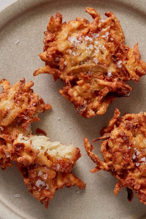 Latkes Recipe, Potato Latke Recipe, Hanukkah Recipes, Recipes Potatoes, Jewish Foods, Turkey Leftovers, Jewish Cuisine, 2023 Recipes, Potato Latkes