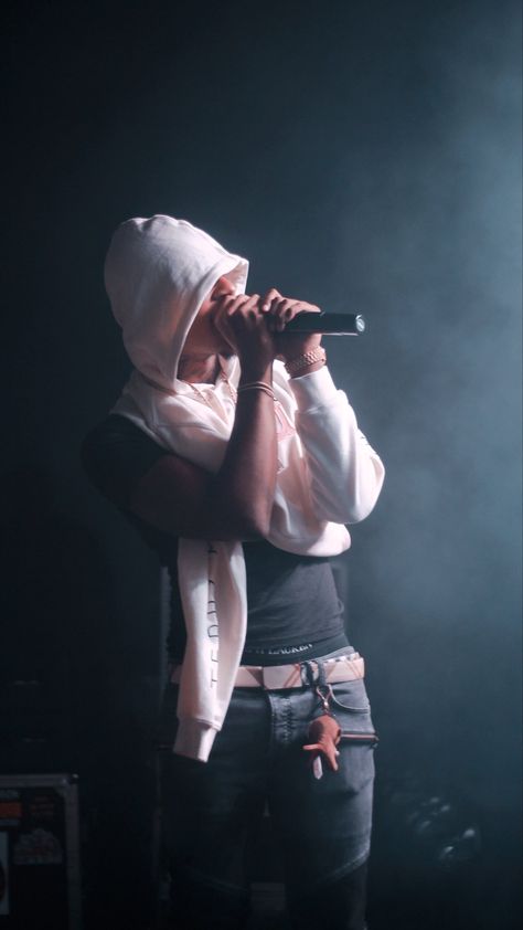 Favorite Song Toosii Wallpaper, Toosii Concert, Toosii The Rapper Outfits, A Boogie Wit Da Hoodie Lockscreen, A Boogie Wit Da Hoodie Concert, A Boogie Concert, Rapper Outfits, Proud Of Me, Rappers