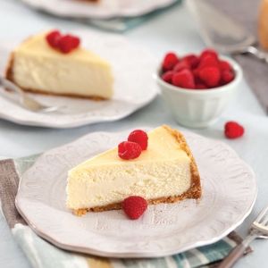 New York-Style Cheesecake - Paula Deen Magazine Paula Dean, Easy No Bake Cheesecake, Cheesecake Recipes Classic, New York Style Cheesecake, Paula Deen Recipes, Homemade Cheesecake, Classic Cheesecake, Easy Cheesecake Recipes, New York Cheesecake