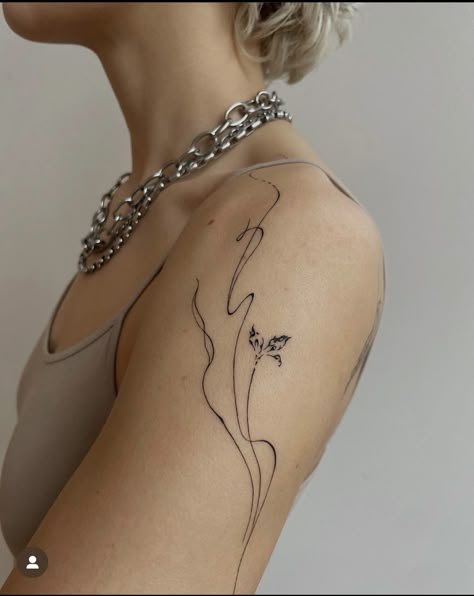 Flow Tattoo, Handpoke Tattoo, Shoulder Tattoos For Women, Estilo Hippie, 1 Tattoo, Discreet Tattoos, Dainty Tattoos, Subtle Tattoos, Elegant Tattoos