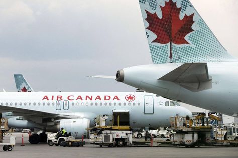 Woman suffers burns after cellphone caught fire on Air Canada plane Canada Aesthetic, Toronto Pearson International Airport, Air Transat, Air Carrier, Air Canada, Airplane Tickets, Airline Tickets, Best Places To Live, Business Class