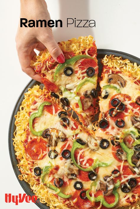 Ever try a pizza crust made from Ramen noodles? Now's the time... Ramen Pizza, Korean Food Bulgogi, Best Ina Garten Recipes, Ramen Flavors, Japan Street Food, Best Korean Food, Vegetarian Ramen, Ramen Dishes, Telur Rebus