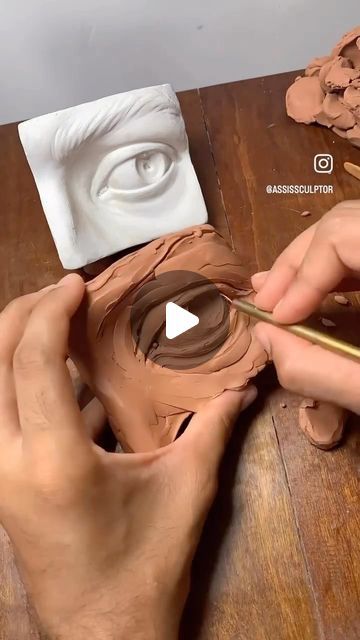 Assis Filho on Instagram: "How to sculpt eyes. 🚀🚀 #art #arte #sculpture #escultura" Eye Sculpting, Face Pottery, Sculpture Techniques, Eyes Art, Ceramic Ideas, July 15, Drawing People, Clay Art, Sculpture