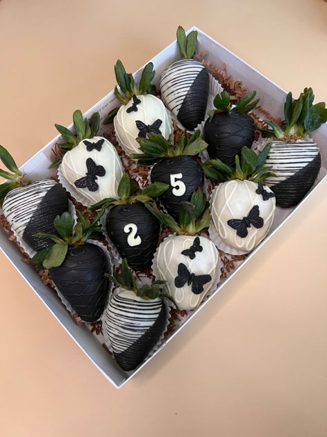 50th Birthday Strawberries, Black And Silver Strawberries, Black And White Chocolate Strawberries, Black And White Strawberries, Happy Birthday Strawberries For Him, Birthday Chocolate Covered Strawberries For Him, Happy Birthday Chocolate Strawberries, Black Chocolate Covered Strawberries, Anniversary Strawberries