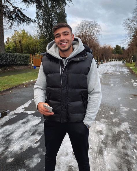 Puffy Vest Outfit, Tommy Fury, Vest Outfits Men, Puffer Vest Outfit, Drippy Outfit, Handsome Arab Men, Classy Outfits Men, Boy Fits, Outfits Hombre