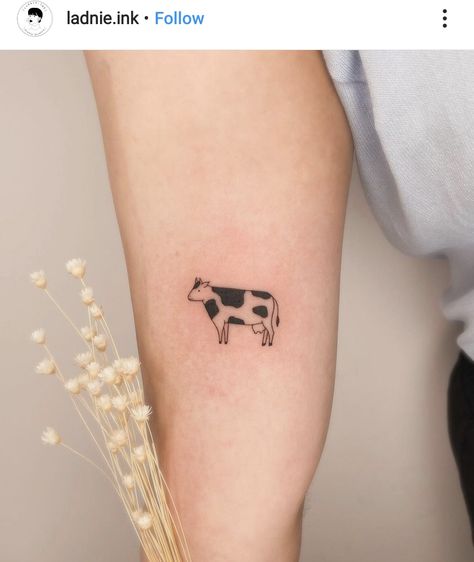 Minimalistic Cow Tattoo, Small Cow Tattoo For Women, Cow Tattoo Fine Line, Tiny Cow Tattoo Minimalist, Cow Flash Tattoo, Cow Tattoo Minimalist, Western Stick And Poke Tattoo, Minimalist Cow Tattoo, Cow Tattoo Small Simple