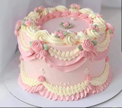 Rococo Cake Aesthetic, Cute Pink Cake Ideas, Vintage Cake Piping, Round Vintage Cake, Vintage Round Cake, Pastel Pink Cake, Pink Vintage Cake, Cottagecore Cake, Vintage Birthday Cake