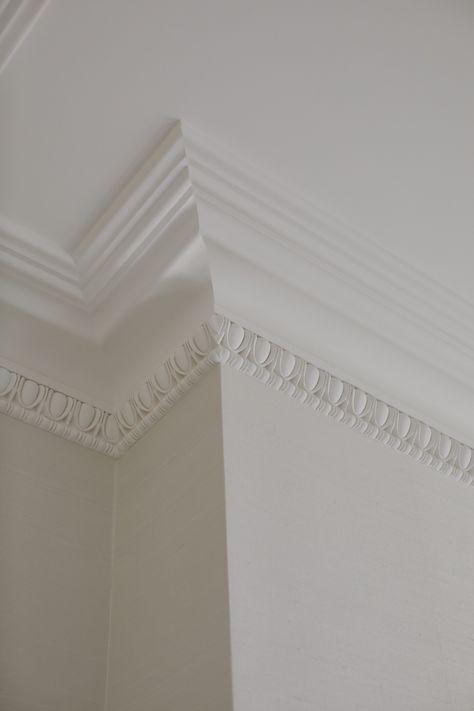 Modern Moulding Ceiling, French Ceiling Moldings, Parisian Ceiling Moulding, Victorian Molding, Covet Noir, Ceiling Moulding, Cornices Ceiling, Ceiling Molding, Molding Ceiling