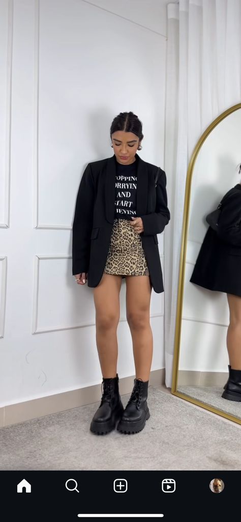 Short Leopard Skirt Outfit, Cheetah Skirt Outfit, Printed Skirt Outfit, Cheetah Skirt, Work Fits, Fits Inspo, Miniskirt Outfits, Skirt Outfit, Skirt Outfits