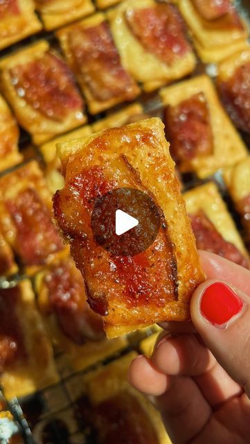 Brooke Carson on Instagram: "SWEET & SPICY CANDIED BACON CHEDDAR CRACKERS 🥓🧀
An easy + elevated snack/appetizer to have set out while hosting! Made with really simple ingredients but jam packed with flavor, these Sweet & Spicy Candied Bacon Cheddar Crackers are a must make!!!
INGREDIENTS
- 1lb bacon
- 1.5 sleeves Club crackers
- 8oz Parmesan cheese, sliced thinly
- 1/2 cup brown sugar
- 1/2 tsp cracked black pepper
- 1/4 tsp red pepper flakes
- 1/4 tsp smoked paprika
INSTRUCTIONS
1. Pre-heat oven to 300 and line a large baking sheet with foil, then place a cooling rack on top
2. Thinly slice the parmesan cheese to match the size and shape of the crackers
3. Dice each strip of bacon into 4-5 pieces to match the size and shape of the crackers
4. In a small bowl, mix brown sugar, pepper, re Bacon Crackers, Bacon Cracker, Cheddar Crackers, Instagram Recipes, Candied Bacon, Bbq Rub, Bacon Cheddar, Bacon Recipes, Bbq Recipes