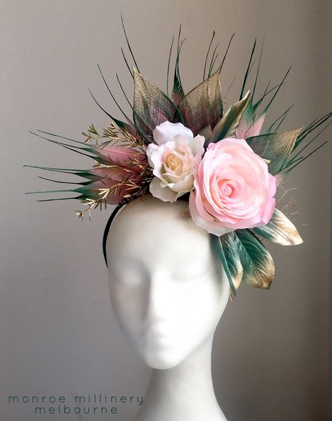 Diy Fascinator, Fascinator Hats Outfit, Floral Fascinator, Fascinator Hats Diy, Fascinator Hats Wedding, Floral Fascinators, Classy Hats, Floral Headdress, Flower Headdress