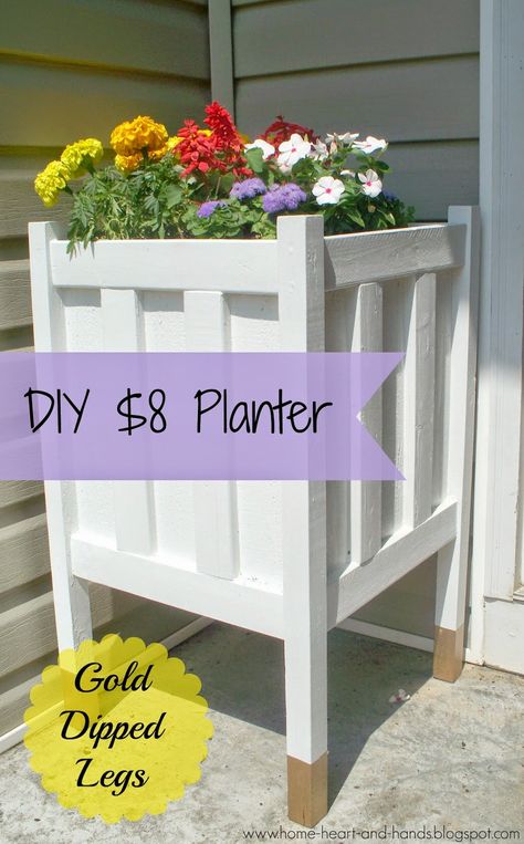 Home Heart and Hands: DIY Front Porch Planter Diy Wood Planters, Front Porch Planters, Porch Planters, Diy Front Porch, Diy Outdoor Decor, Diy Holz, Backyard Diy Projects, Wood Planters, Budget Backyard