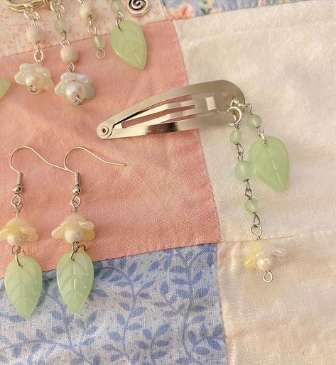 Morning Lily Inspired Items ~ Bracelet, Purse Charm, Barrette, and Earrings 🤍 DM me if interested in purchasing any of these items! tags: #jewelry #smallbusiness #designer #fairycore #cottagecoreaesthetic #cottagecore #fairy #handmade #silver #necklaces #lily #flowers #pursecharm #earrings #barrette Cottagecore Accessories, Fantasy Inspo, Weird Earrings, Cottagecore Jewelry, Cottagecore Fairy, Lily Flowers, Fairy Jewelry, Cottage Core Aesthetic, Purse Charms