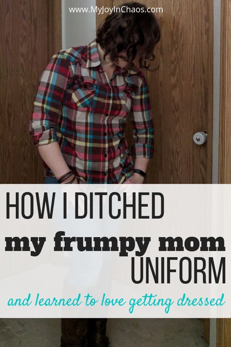 How I ditched my frumpy mom uniform | Learn how to get out of yoga pants and your frumpy mom uniform by building a capsule wardrobe that can carry you through the seasons. Never hit a fashion rut again! #fashion #womensfashion #winterfashion #style #myjoyinchaos Frumpy Mom Outfits, Mom Uniform Stay At Home, Mom Makeover, Building A Capsule Wardrobe, Saving Money Diy, Mom Uniform, Mom Wardrobe, Classic Capsule Wardrobe, Mommy Tips