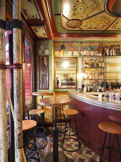 Natural-wine-in-Paris-bars-Clown-Bar Wine Tasting Paris, Best Wine Bars In Paris, Paris Wine Bar, Wine In Paris, Paris Nightlife, Bar Paris, Paris Bars, Paris Bucket List, Fw 2024