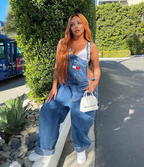 Womens Overalls Outfits, Jean Overall Outfits, Dungarees Outfit, Jessy Nelson, Uk Baddie, Dungaree Outfit, Overalls Outfits, Y2k Fits, Overall Outfit