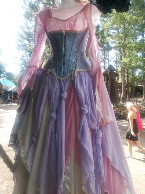 Ren Faire Royalty, Ren Faire Fantasy Costume, Ren Fair Princess, Ren Faire Princess Costume, Purple Fairy Ren Faire, Pink Renfaire Outfit, Scarborough Fair Costumes, Ren Faire Princess Outfits, Faerie Ren Faire