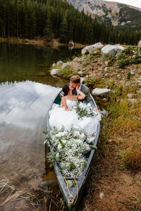 Are you dreaming of an intimate mountain elopement? This fall elopement in the mountains outside of Idaho Springs, Colorado, gives you all of the feels. With a lakeside cabin nestled among the pine and rocky peaks that includes its very own canoe. Add some awesome lanterns and twinkle lights, and you are left with some stunning canoe elopement photos! Canoe Wedding Decor, Canoe Elopement, Mountain Elopement Dress, Canoe Wedding, Idaho Springs Colorado, Styled Photoshoot, Summer Elopement, Fall Elopement, Idaho Springs