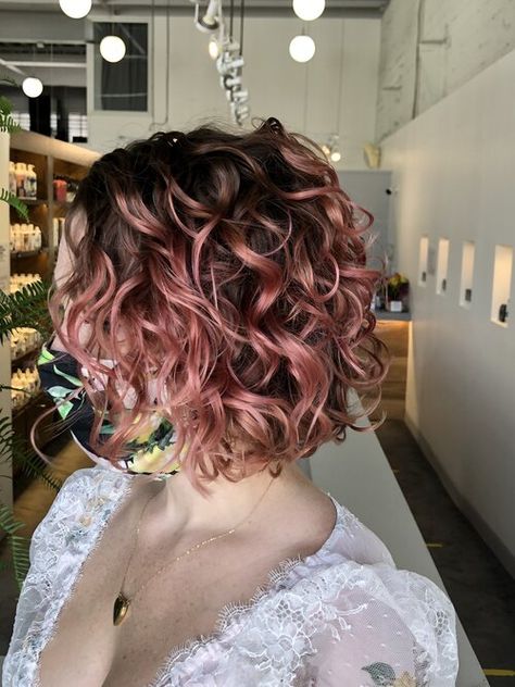 Curly Pink Hair, Curly Cuts, Booking Available, Dyed Curly Hair, Highlights Curly Hair, Brown Curly Hair, Dyed Hair Inspiration, Colored Curly Hair, Haircuts For Curly Hair