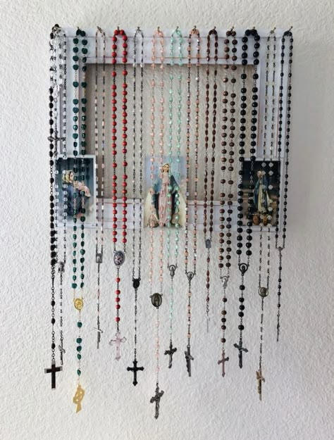 Rosary Wall Decor, Rosary Collection Display, How To Display Rosaries, Rosary Display Ideas, Diy Christian Decor, Catholic Room Decor, Rosary Storage, Rosary Decor, Rosary Display