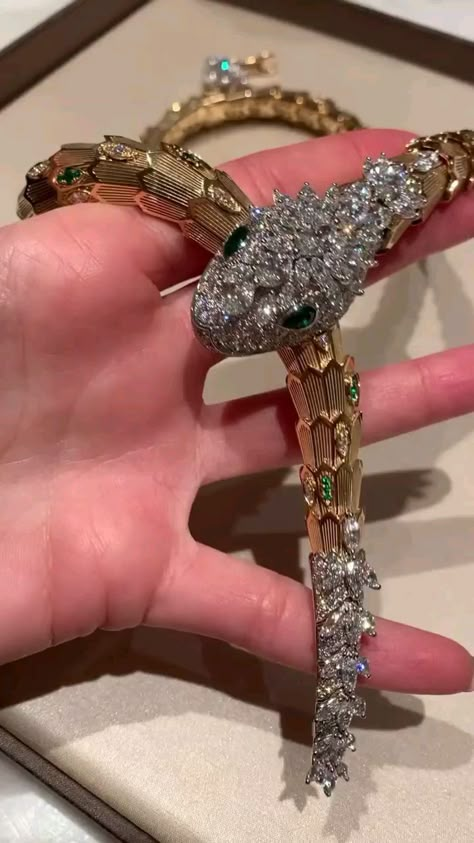 Woow I love this work ❤what do you think yes Or no ..??💞💞 .? 📸 by @mdtc_handmade_jewelry . . Follow me @my.jewelry8 . . #usa🇺🇸… | Instagram Fancy Jewellery Designs, Expensive Jewelry Luxury, Luxe Jewelry, Beaded Jewelry Designs, Jewelry Accessories Ideas, Yes Or No, Jewelry Fashion Trends, Classy Jewelry, Jewelry Essentials