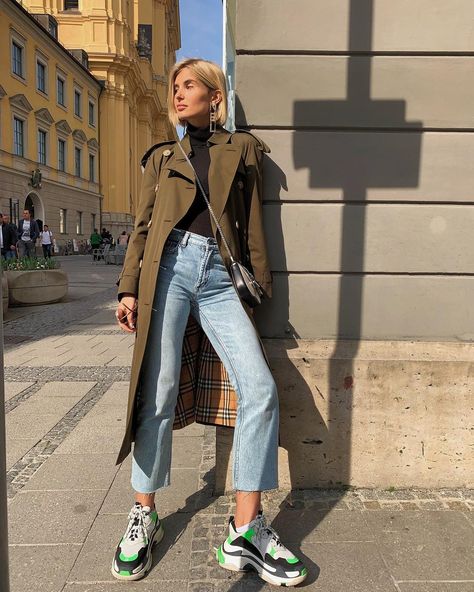 XENIA ADONTS on Instagram: “Hello Munich ☀️☀️☀️” Xenia Adonts, Style Année 80, Travel Pose, Influencers Fashion, Outfit Look, Fall Looks, Munich, Autumn Winter Fashion, Aesthetic Clothes