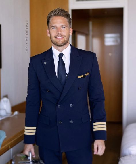 Flight Attendant Aesthetic Men, Airline Pilot Men, Pilot Uniform Men Aesthetic, Air Force Pilot Uniform, Naval Aviator Uniform, Pilot Uniform Men, Pilot Career, Pilot Uniform, Commercial Pilot