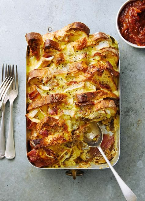 Bacon Bread Pudding, Red Onion And Cheddar Bread Pudding, Onion Bread Pudding, Savoury Bread Pudding Recipes, Onion Pudding Recipes, Leftover Rye Bread Recipes, Cheese And Bread Recipes, Savoury Bread Pudding, Onion Breakfast