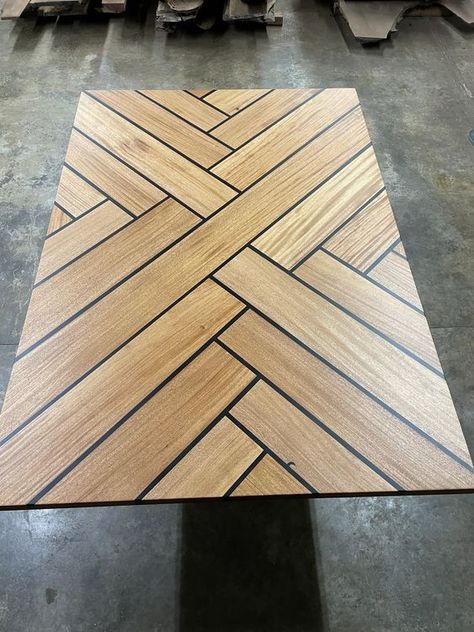 I teach wood working. I've been a professional woodworker and cabinet maker for more than 30 years. I'll explain step-by-step how to build a professional pie... #beginerwoodworking #woodworkingprojects #woodworkingideas #woodworkingdecorative #projectswoodworking #woodworkingplans #woodworkingtips Herringbone Outdoor Table, Table Top Wood Pattern, Wood Table Pattern, Wood Table Top Design, Herringbone Table Top Diy, Diy Table Top Ideas, Diy Wood Table Top, Chevron Wood Table, Herringbone Bench