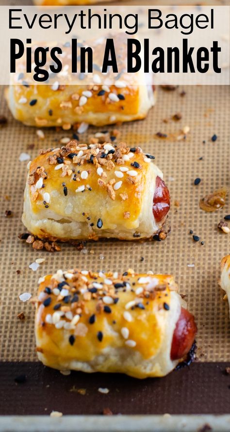 Mini Pigs In A Blanket Recipe, Mini Pigs In A Blanket, Pigs In A Blanket Recipe, New Years Appetizers, Everything Bagel Seasoning, Classic Appetizers, Bagel Seasoning, Appetizers Easy Finger Food, Mini Pigs