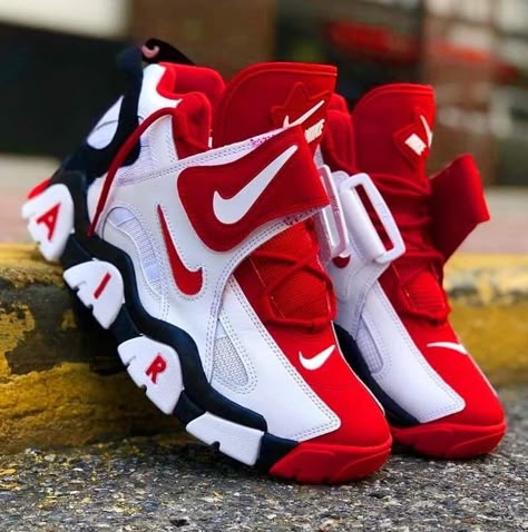 Nike Shoes Women Fashion, Futuristic Shoes, Yantai, Nike Air More, Nike Fashion Shoes, Black Nike Shoes, Jordan Shoes Girls, Kicks Shoes, Jordan Shoes Retro