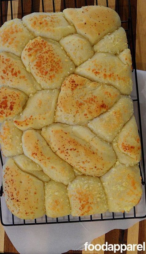 Parmesan Pull Apart Bread, Bread Pull Apart Recipes, Canned Biscuits, Soup Dish, Pull Apart Bread, Pull Apart, Bread Rolls, Dinner Rolls, Muffin Recipes