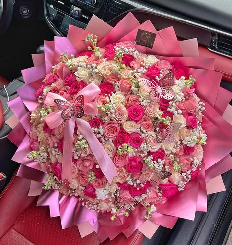 The Prettiest Roses to Celebrate a Gorgeous Birthday Girl 🤩💖💕 All Pink Everything 👸 . . . . #BirthdayRoses #BirthdayFlowers… | Instagram Pink Rose Bouquet Birthday, Birthday Celebration Ideas, Ribbon Rose Bouquets, Roses Bouquet Gift, Pink Everything, Luxury Bouquet, Flower Boquet, Pink Flower Bouquet, Birthday Flowers Bouquet