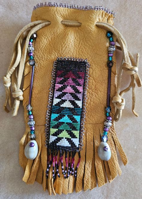 Medicine bag, soft leather, natural shell,  large glass bugle and hex beads Medicine Bags Native American, Medicine Bag Pattern, Beaded Belts, American Indian Crafts, Leather Medicine Bag, Medicine Bags, Leather Pouches, Medicine Pouch, Native Beading