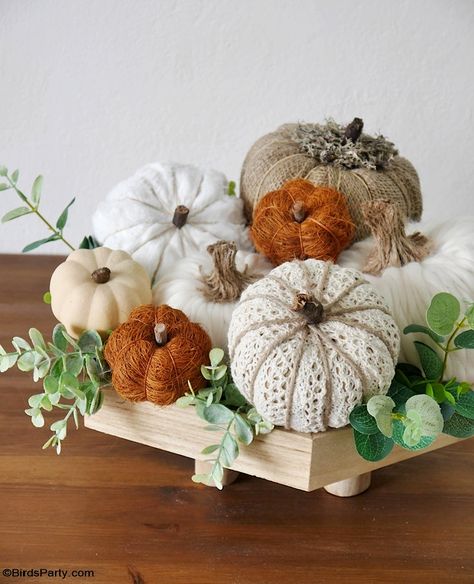 Diy Pumpkins Crafts, Pumpkins Diy, Deco Halloween, Paper Mache Pumpkins, Burlap Pumpkins, Pumpkin Decorations, Bird Party, Pretty Pumpkins, Rustic Pumpkin