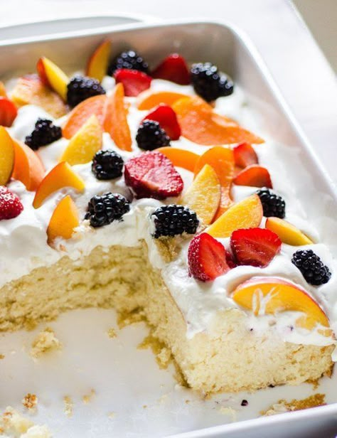 Recipe: Easy Summer Cake with Fruit & Cream — Dessert Recipes from The Kitchn Cream Desserts Recipes, Fruit And Cream, Cake With Fruit, Fruit Cake Recipes, Summer Cake Recipes, Summer Cake, Fruit Cream, Dessert Simple, Fruitcake Recipes