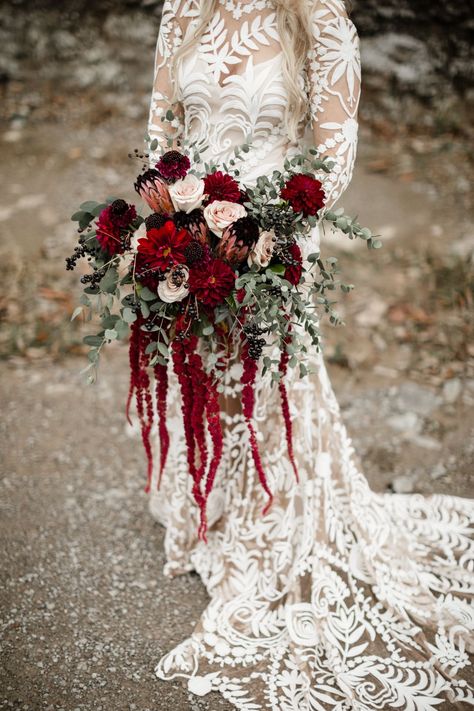 Dramatic Bridal Bouquet, Dark And Dramatic Wedding, Dark Romantic Bouquet, Dramatic Wedding Bouquet, Dark Christmas Wedding, Moody Red Wedding, Red Wedding Bouquet Ideas, Dark Red Wedding Flowers, Cream And Red Wedding