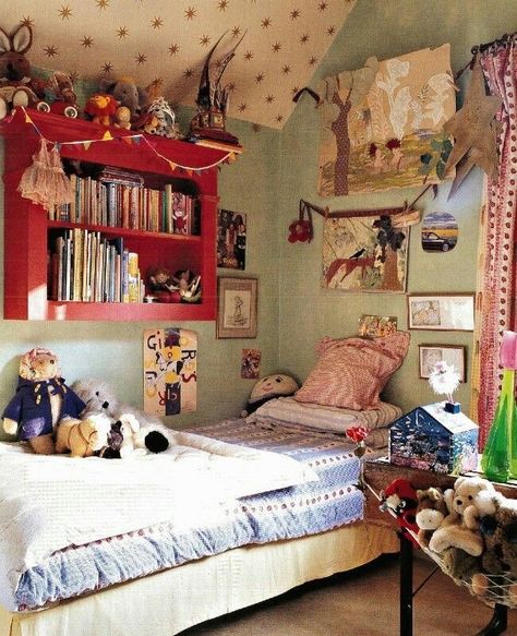 Bedroom Maximalist, Boho Cafe, Whimsical Living Room, Cozy Maximalism, Whimsical Room, Whimsical Home Decor, Whimsical Bedroom, Gothic Elements, Art Studio Design