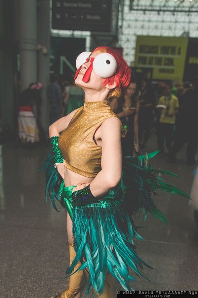 Hai Hai (Moana) #cosplay at New York Comic Con 2017 Photo by #DTJAAAAM Moana Chicken, Moana Halloween Costume, Moana Cosplay, Rave Outfits Edc, Led Costume, Chicken Costumes, Fish Costume, Edc Gadgets, Makeup Humor