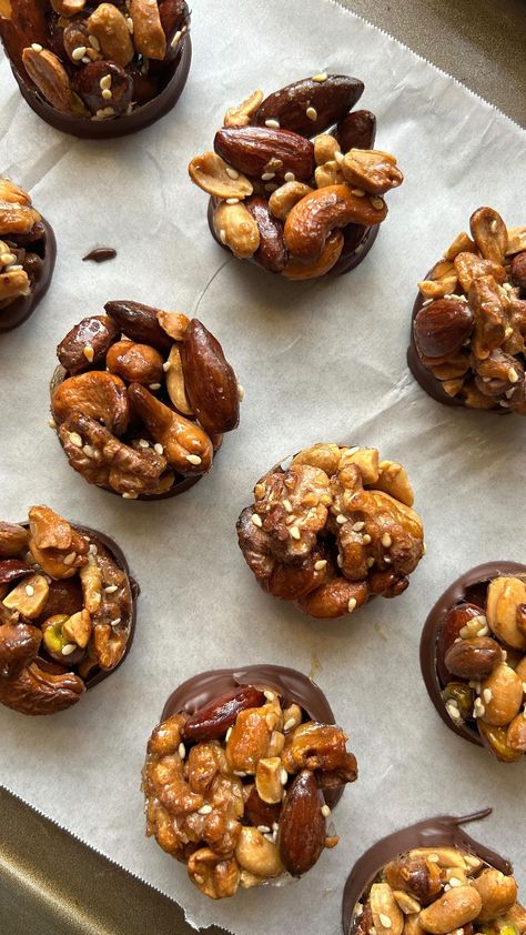 Olivia (BNutrSc ANutr) | Healthy Recipes | if you’re looking for a quick and easy snack this week… I got you🤝🏻 MAPLE NUT CLUSTERS #recipe: —1 2/3 cup mixed nuts (almonds, cashews, p… | Instagram Maple Nut Clusters, Healthy Nut Clusters, Nut Clusters Recipe, Nut Cups Recipe, Chocolate With Coconut Oil, Nuts And Seeds Recipes, Seed Snacks, Nut Cluster Recipe, Chocolate Nuts Clusters