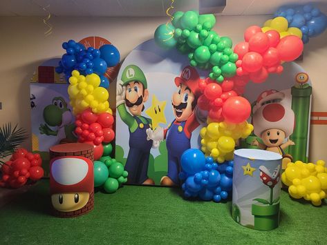 Super Mario Bros Party Backdrop, Super Mario Birthday Party Backdrop, Mario Brothers Balloon Arch, Super Mario Backdrop With Balloons, Mario Brothers Backdrop, Mini Table, Mario Brothers, Twin Birthday, 10th Birthday Parties