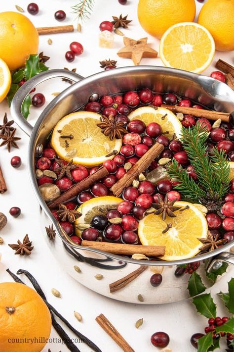 How to make an easy homemade Christmas stovetop potpourri, perfect for fall and winter. This simple DIY holiday simmering pot recipes is made with orange, cranberry pine, and spices like cinnamon, vanilla, ginger, star anise and optionally essential oils. The house smells like Christmas with this natural air freshener simmer pot. The tutorial includes printable labels and gift tags to create a gift kit. #Christmas #potpourri #airfreshener #stovetoppotpourri #simmerpot | countryhillcottage.com Simmering Pot Recipes, Christmas Stovetop Potpourri, Easy Holiday Diy, Simmering Pot, Dried Potpourri, Homemade Potpourri, Potpourri Gift, Simmer Pot Recipes, Stove Top Potpourri