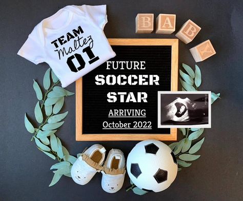 Baby Boy Soccer, Soccer Gender Reveal, Baby Shower Invitation Ideas, Pregnancy Reveal To Husband, Soccer Baby Showers, Family Baby Announcement, Baby Surprise Announcement, Baby Boy Football, Soccer Baby