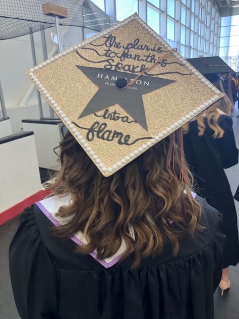 Hamilton Graduation Cap with Song Lyrics Preschool Graduation Hairstyles, Graduation Cap Designs Song Lyrics, Hamilton Graduation Cap, Graduation Hairstyles With Cap, College Grad Cap Ideas, Masters Graduation, Graduation Cap Decoration Diy, High School Graduation Cap, College Graduation Cap Decoration