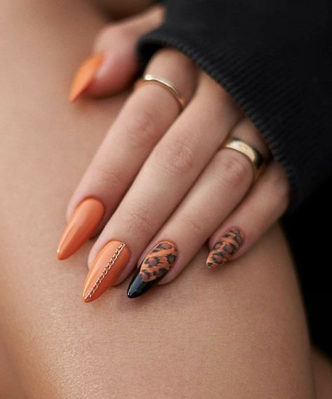 Orange Nails With Leopard Print, Nails Tiger, Cheetah Print Nails Fall Orange, Orange Tiger Nails, Orange Leapord Nails, Bandana Nails, Indigo Nails, Gold Glitter Nails, Manicure Nail Designs